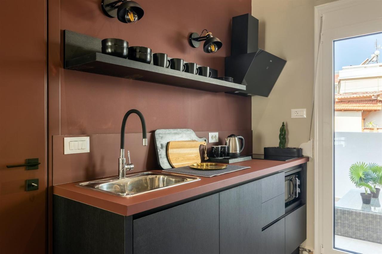 Andrews Luxury Suites Near The Airport 伊拉克利翁 外观 照片