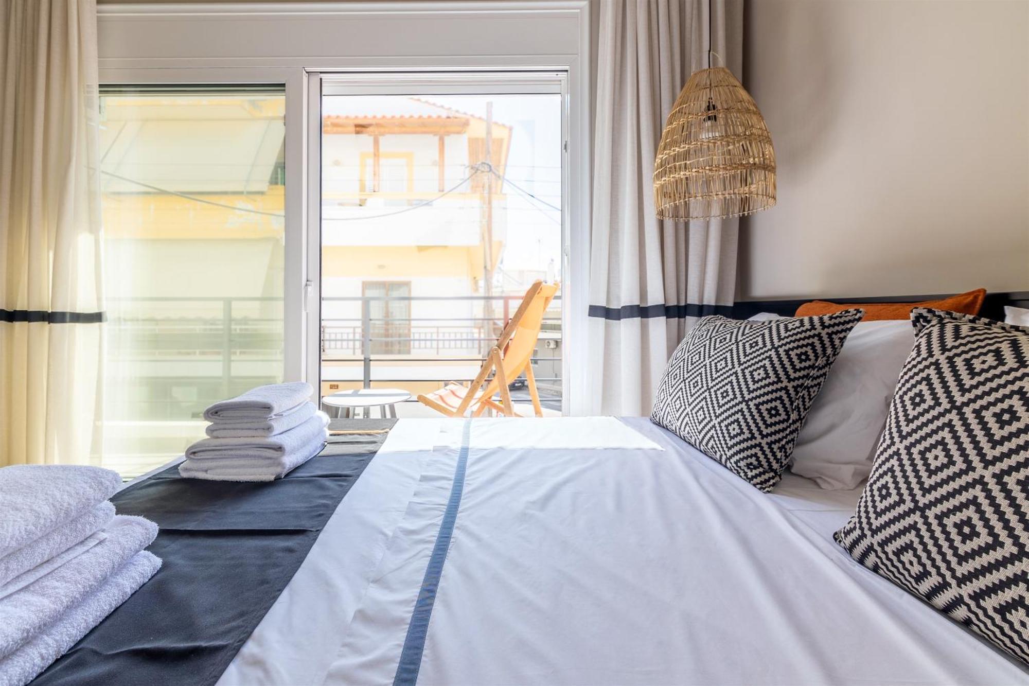 Andrews Luxury Suites Near The Airport 伊拉克利翁 外观 照片