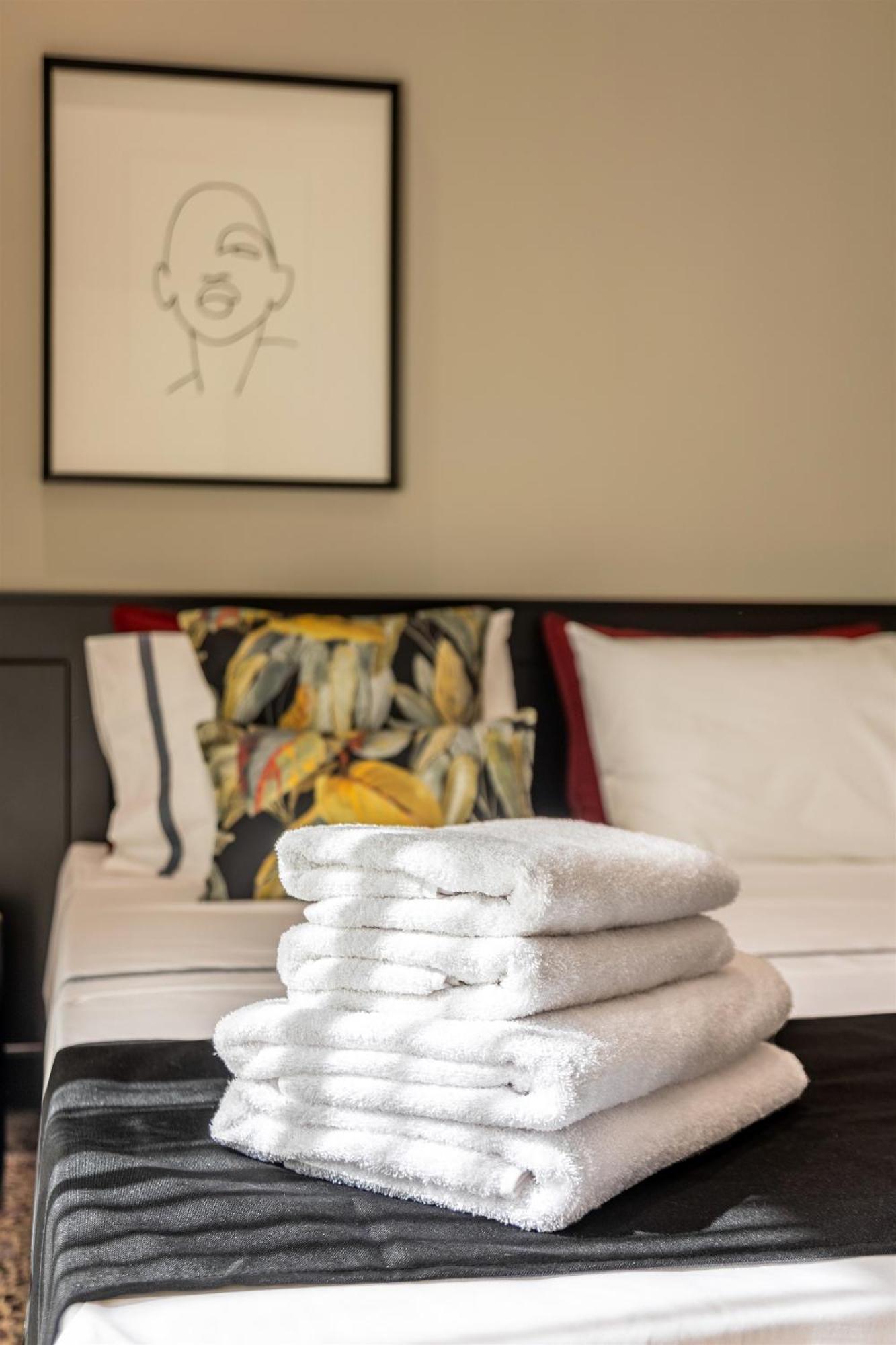 Andrews Luxury Suites Near The Airport 伊拉克利翁 外观 照片