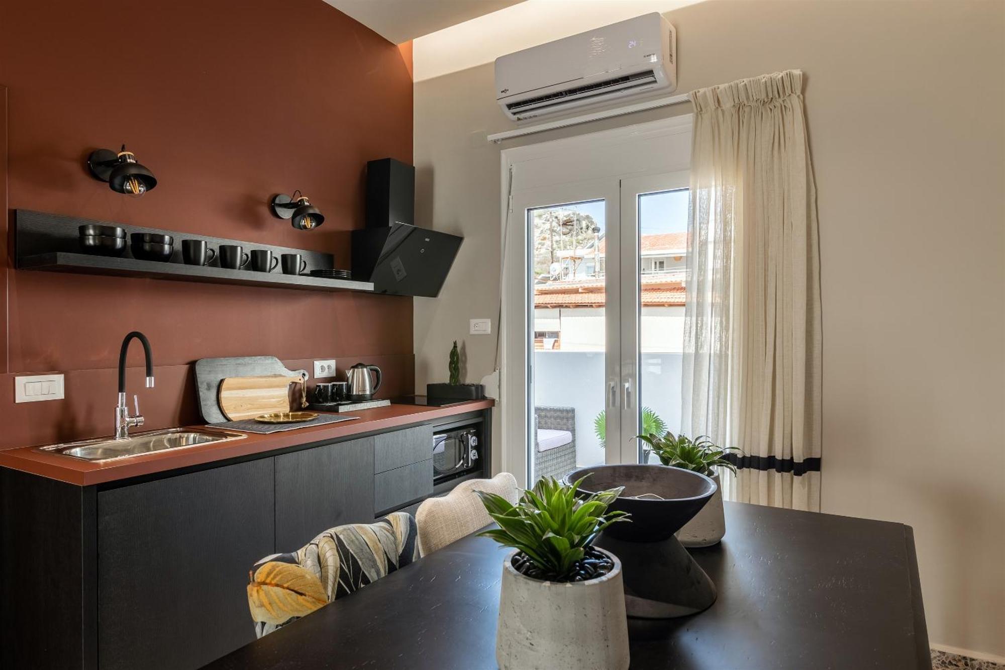 Andrews Luxury Suites Near The Airport 伊拉克利翁 外观 照片