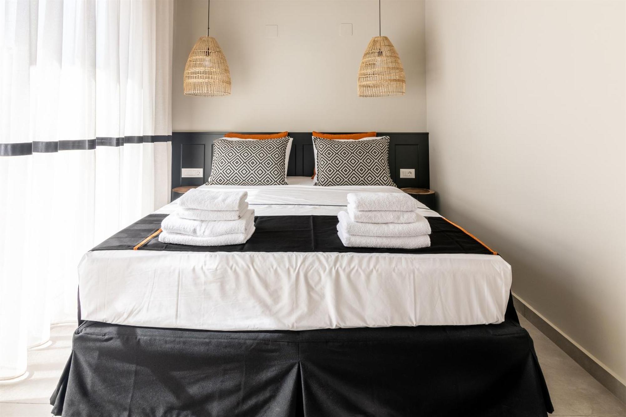 Andrews Luxury Suites Near The Airport 伊拉克利翁 外观 照片