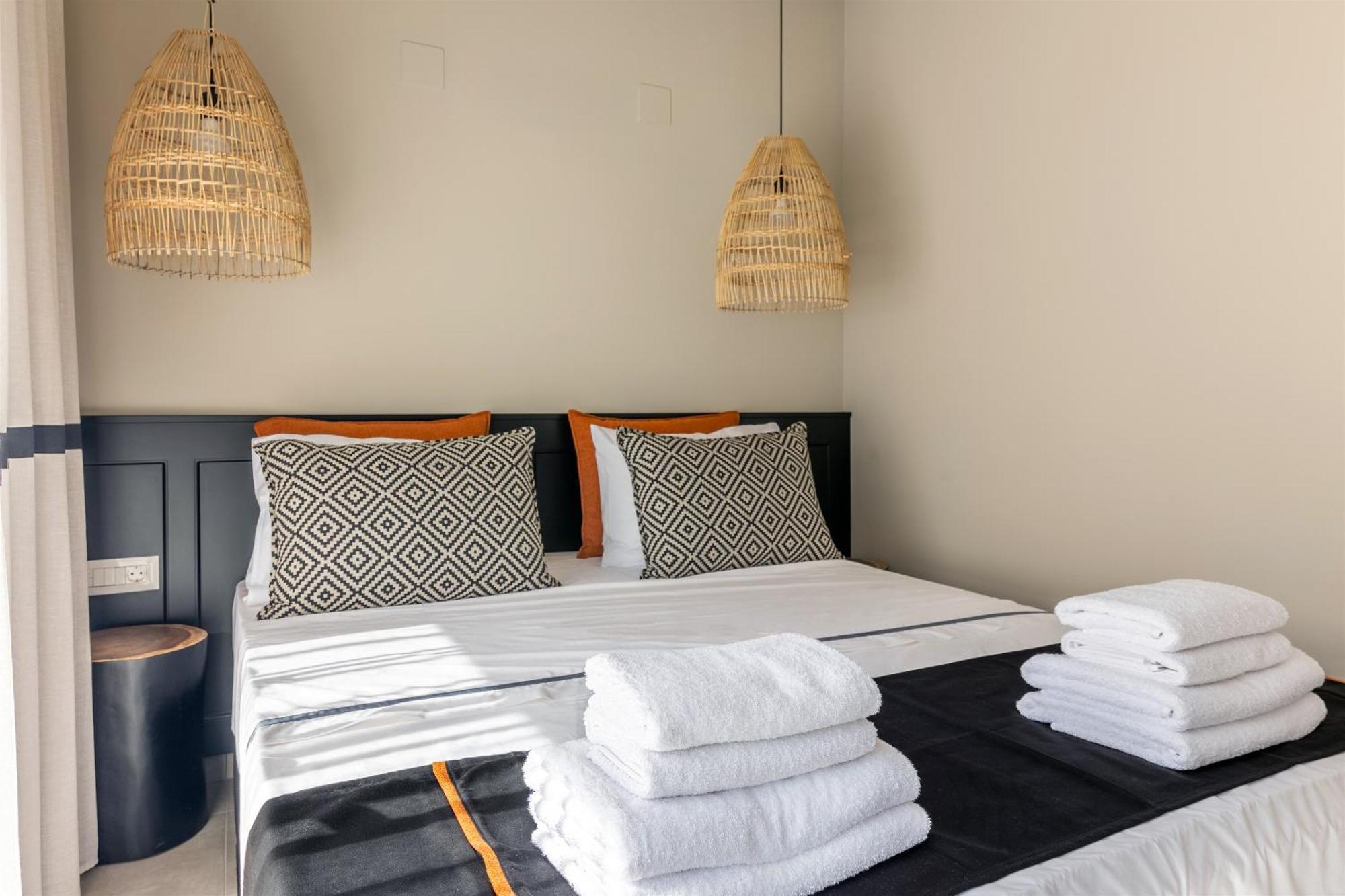 Andrews Luxury Suites Near The Airport 伊拉克利翁 外观 照片
